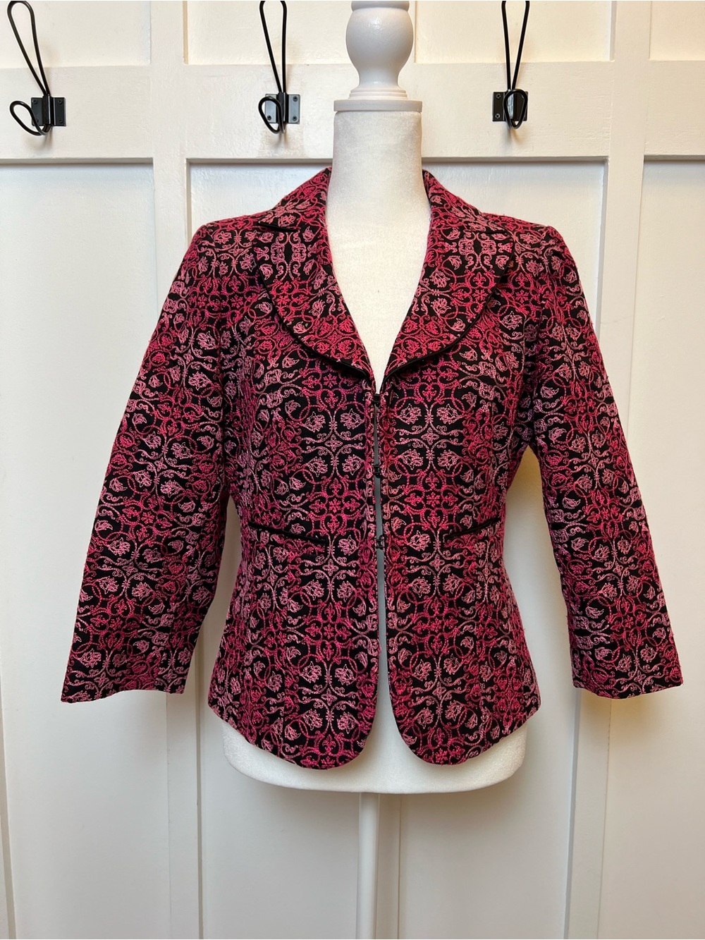 Talbots Size 6 Blazer Embroidered Pink Black No Stretch Pockets Office Career